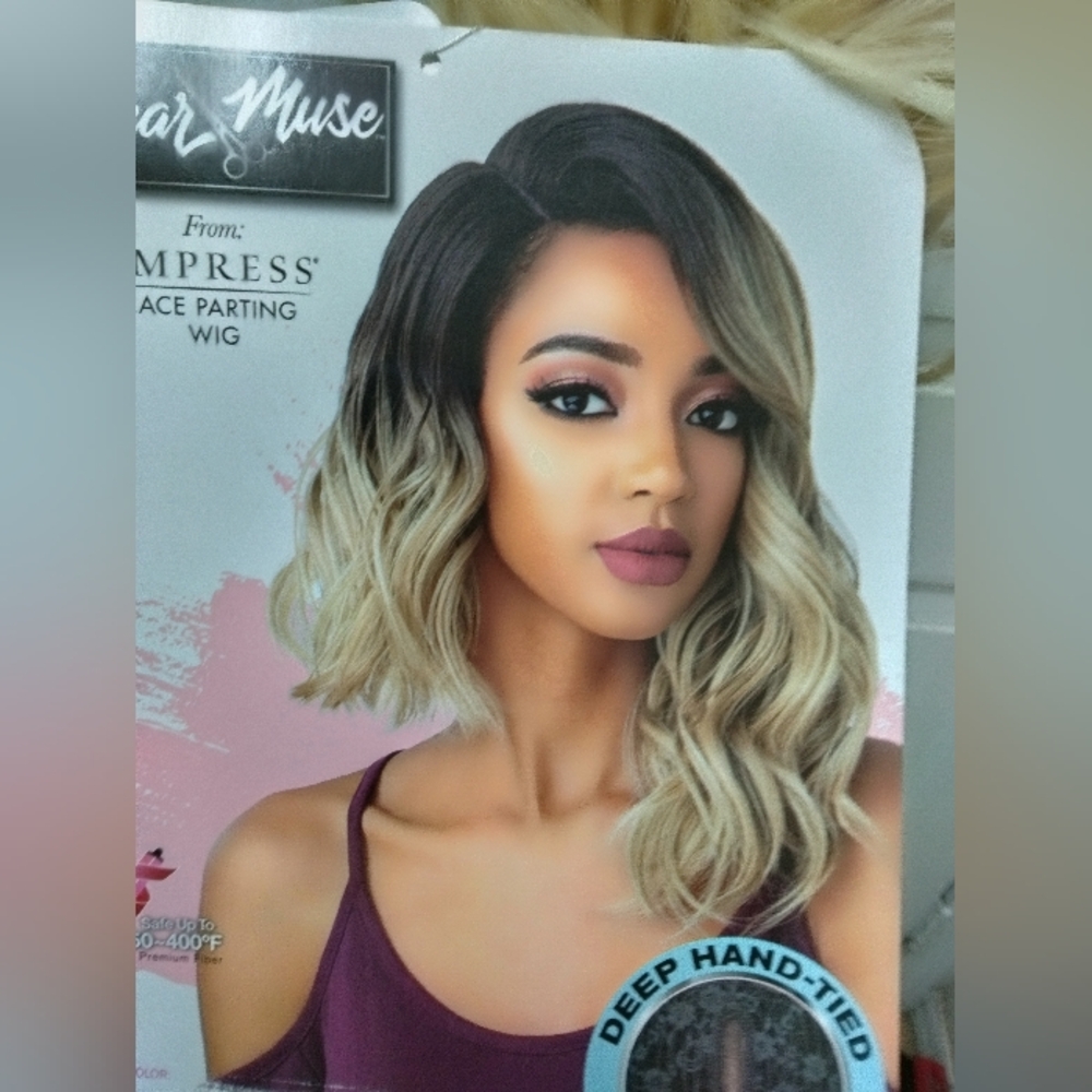Wig - Picture 6 of 7